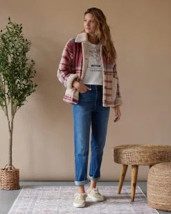 COWGIRL CROPPED GRAPHIC TEE -Style Vibe Shop Look 19 033