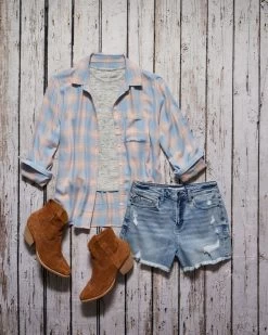 JESSA RELAXED SHIRT 27 JESSA RELAXED SHIRT -Style Vibe Shop OUTFIT 4 008 2d6fd325 f10e 43d7 8dd1 2b8eeb7deec1